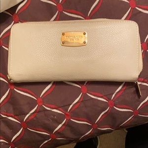 Michael Kors ivory wallet